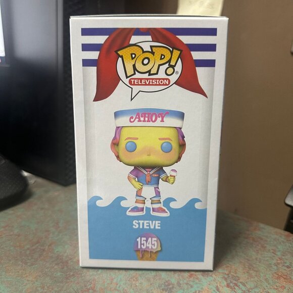 Funko POP! Netflix Stranger Things Scoops Ahoy Steve Figure #1545! - Picture 5 of 7